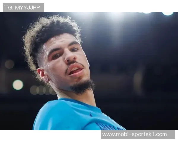 拉梅洛鲍尔全场表现出色20投7中砍下22分带领球队取得胜利